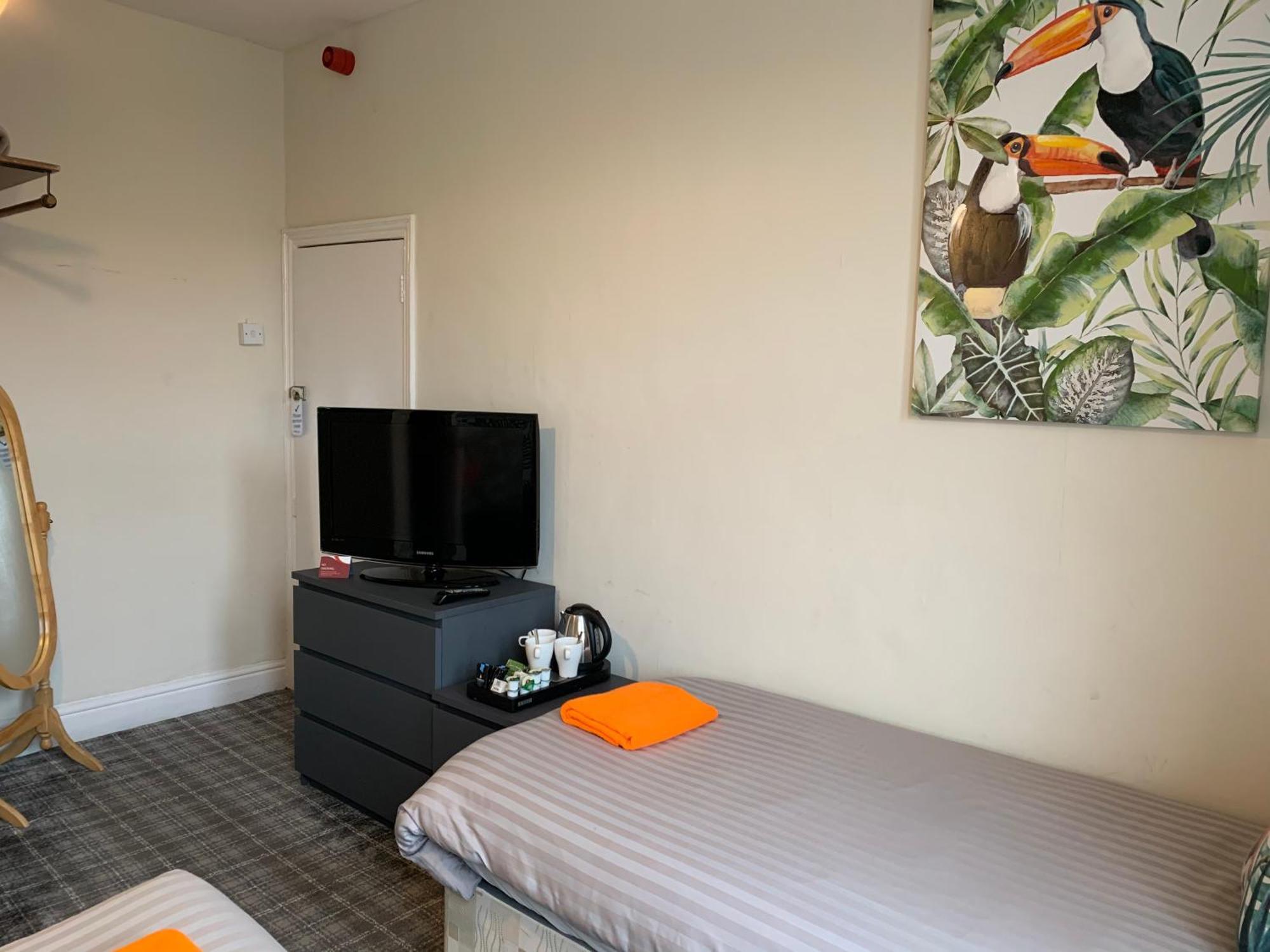 Tropics Beach Hotel Blackpool Room photo