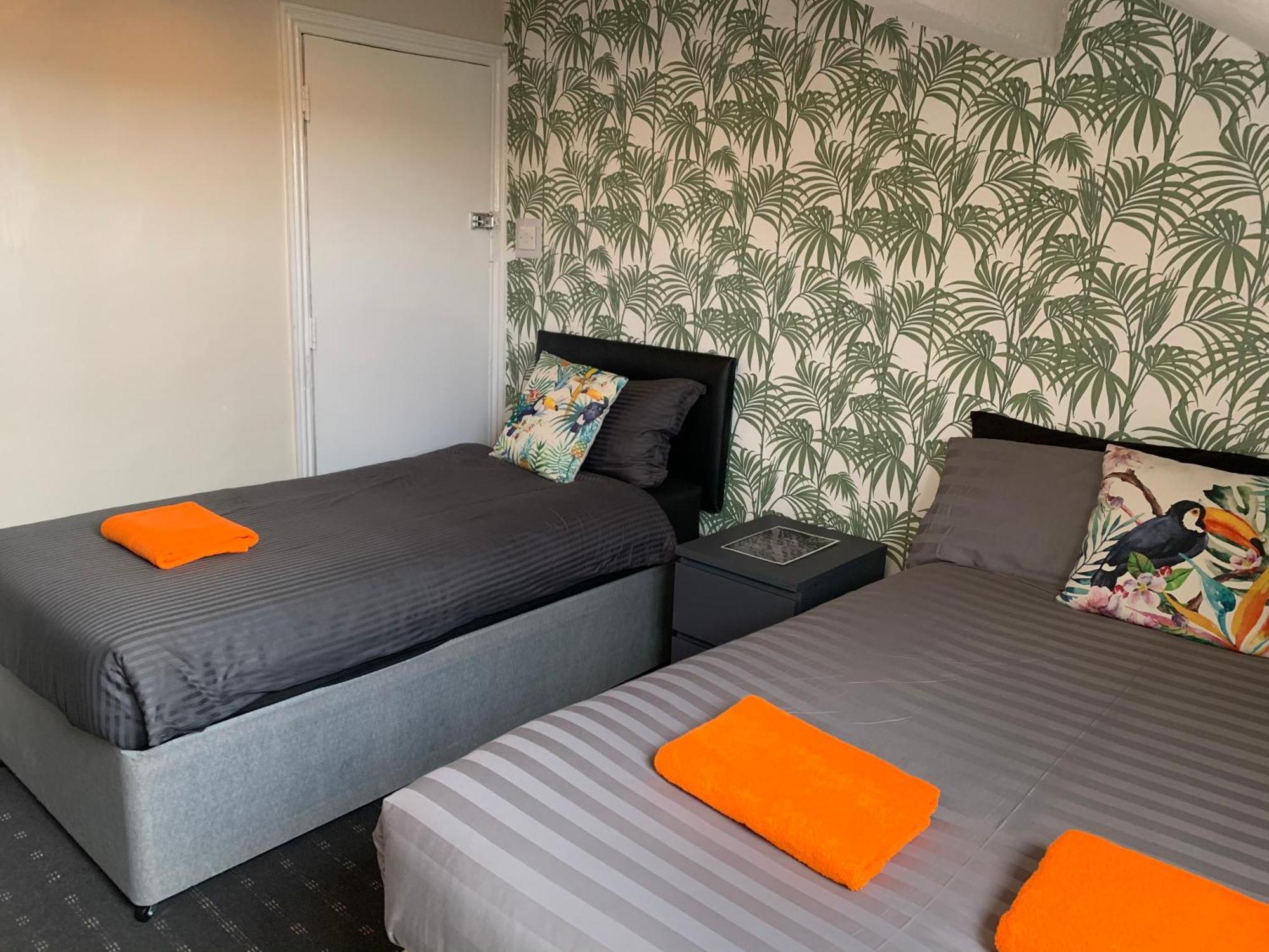 Tropics Beach Hotel Blackpool Room photo