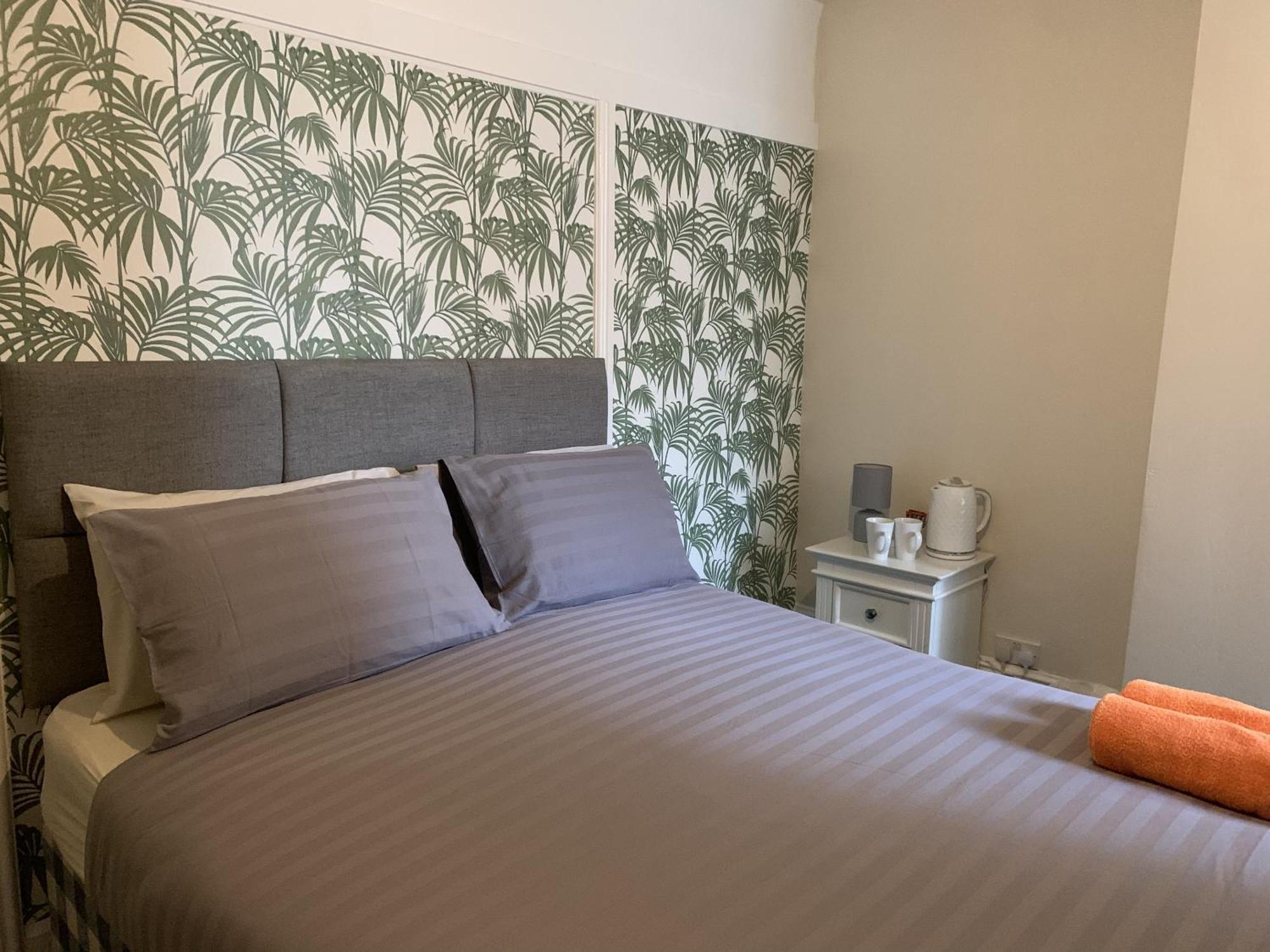 Tropics Beach Hotel Blackpool Room photo
